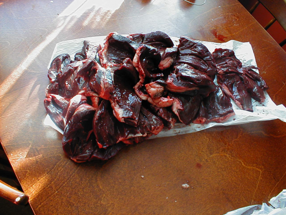 Reinhjerter på et kjøkkenbord.