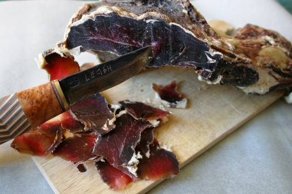 Oppskåret tørkakjøtt.