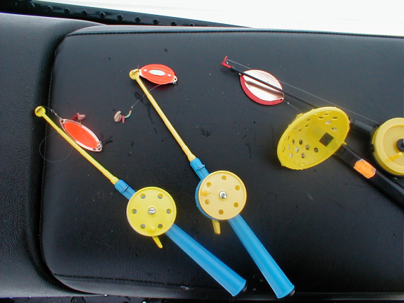 Pilkeredskaper på en snøskuter.