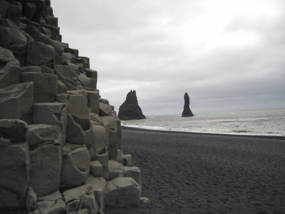 Bilde av en strandsone ved kysten.