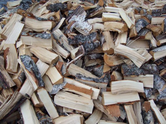 Bilde av oppkappet ved som er kløyvd.