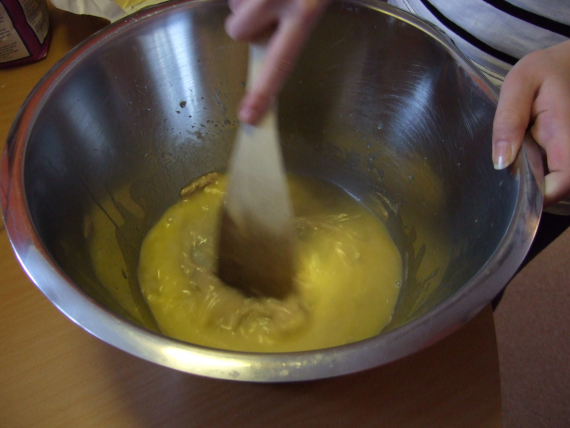 Blande smør i en gryte.