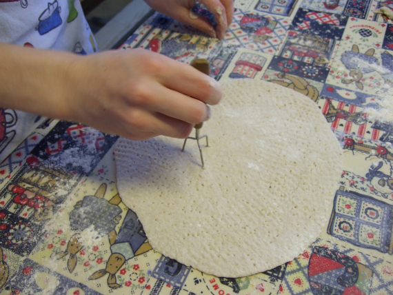 Lage hull i utkjevlet deig.