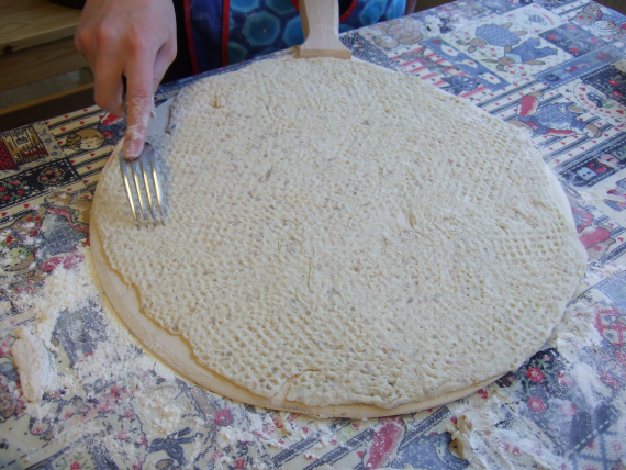 Lage hull i utkjevlet deig.