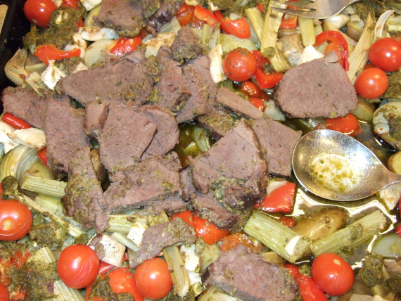 Kjøttrett med grønnsaker.