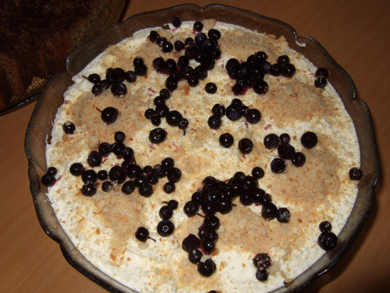 Bær og grøt i en skål.