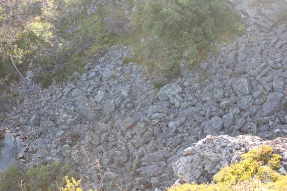 Mye stein samlet på en plass.