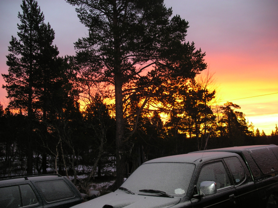 Bilde av sola som går ned.