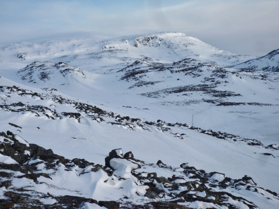 Fjellvidde i vinterlanskap.