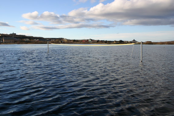 Storflom i Kautokeino elva, som når opp til volleyballnettingen.