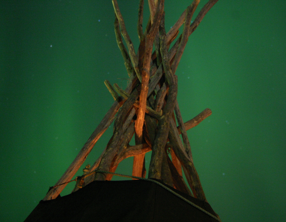 Foto av reahpen, den øverste dele av en lavvo - røykåpningen.