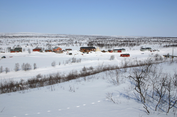 Foto av bygda Nedre Mollesjok om vinteren.