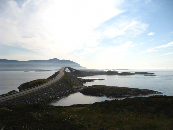 Bilvei mellom øyer.