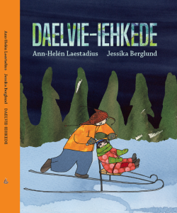Omslagsbilde av boka Daelvie-iehkede. Illustrasjon av en dame og et barn på en spark. Skog i bakgrunnen.